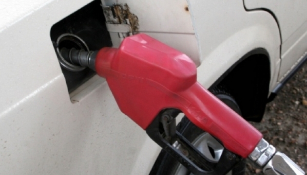 Бензин у Польщі подешевшав до рекордно низьких цін