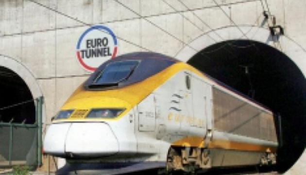 Кількасот нелегалів штурмували Євротунель