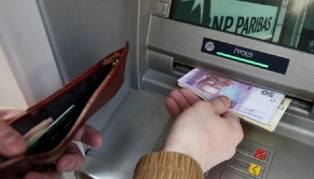 Банкоматних крадіїв годували пластикова накладка та липка стрічка