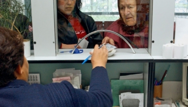 Зарплати й пенсії зростуть уже з 1 вересня - Яценюк Зарплати й пенсії зростуть уже з 1 вересня - Яценюк