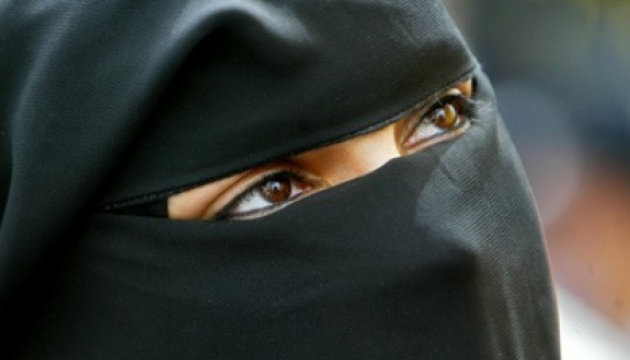 Суд Канади дозволив жінкам одягати нікаб під час офіційних церемоній