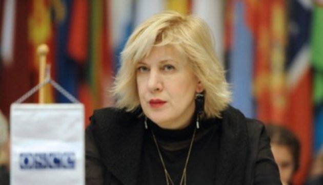 Mijatović observa el deterioro de la situación de los medios de comunicación en el Donbás y Crimea