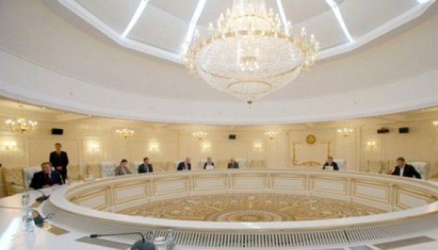 En Minsk se celebra una reunión de los grupos de trabajo del Grupo Trilateral sobre la solución en el Donbás