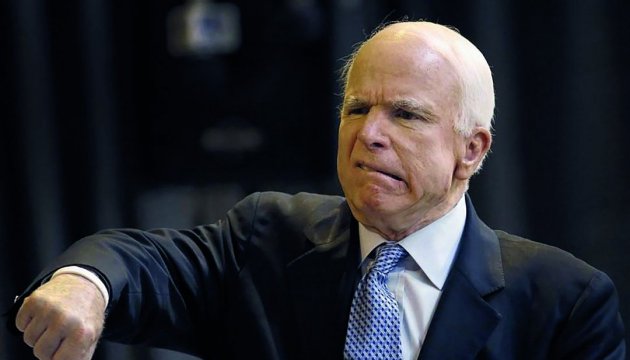 McCain appelle Trump à donner les armes létales à l'Ukraine