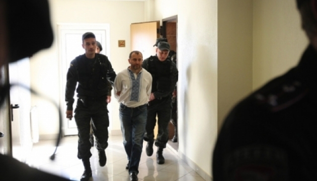 У квартирі Сиротюка вилучили зброю, зламаний комп'ютер і планшет з іграми