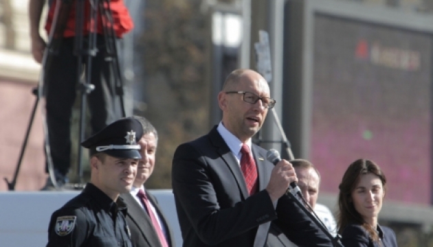 Яценюк дав старт набору до поліції прифронтових міст