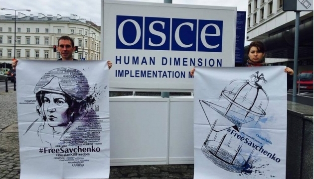 Aktion zur Unterstützung von Nadija Sawtschenko bei OSZE-Menschenrechtskonferenz in Warschau. Bilderstrecke