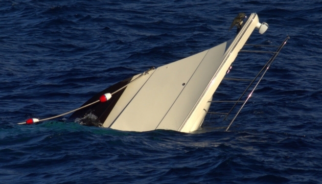 Біля Нікарагуа потонуло судно з туристами, є загиблі