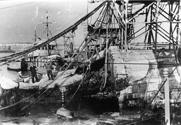 «Новоросійськ» після підняття з дна Севастопольської бухти