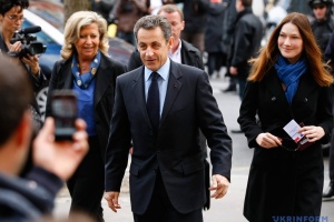 Саркозі вийде з в'язниці під судовий нагляд