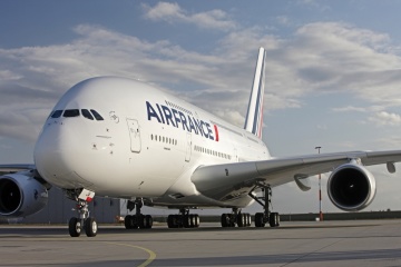 С самолета Air France эвакуировали пассажиров из-за угрозы взрыва
