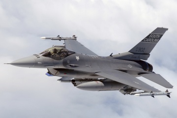 Verteidigungsminister in Paris – beim Treffen mit Macron werden F-16 Lieferungen angesprochen