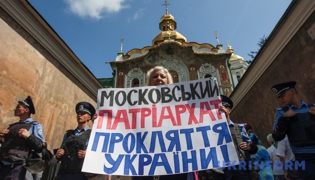Парад переходів: Московські батюшки змінили ряси на суддівські мантії