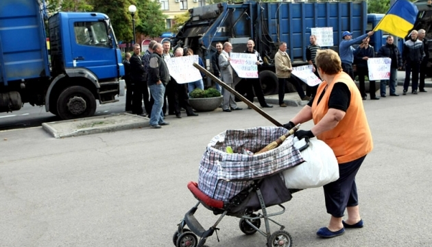 У Львові заблокували вивіз сміття на Київ