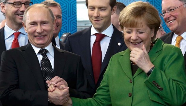 Меркель: Путін зобов'язався докласти зусиль для виконання Мінської угоди