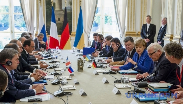 In Paris der Sonderstatus für Donbass in der Verfassung vereinbart 