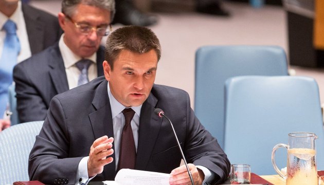Klimkin: Ucrania plantea la cuestión de los crímenes de Rusia en Crimea en todas las reuniones en Bruselas