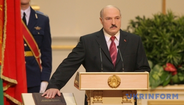 Лукашенко божиться: Про розміщення авіабази РФ із Путіним не говорив