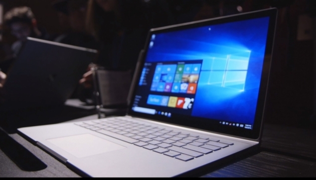 Microsoft випустила свій перший ноутбук