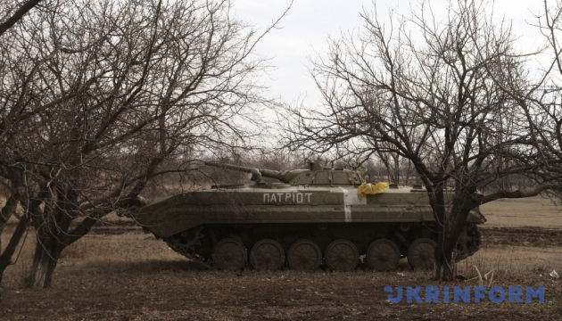 У зоні АТО підірвався броньовик з українськими військовими - штаб