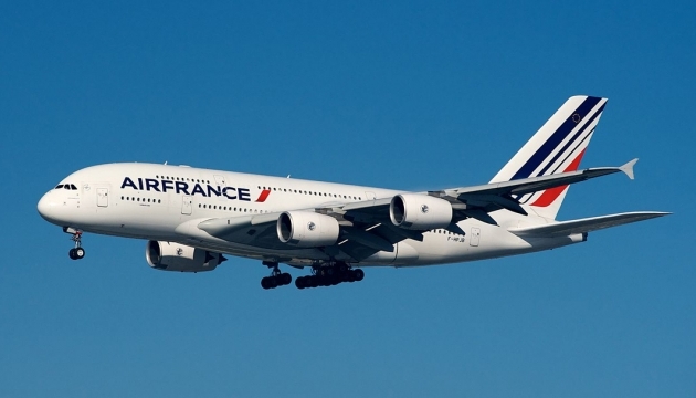 Літак Air France екстрено сів у Кенії через бомбу