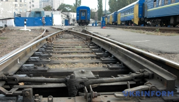 УЗ запускає поїзд із вагонів-трансформерів від українського виробника