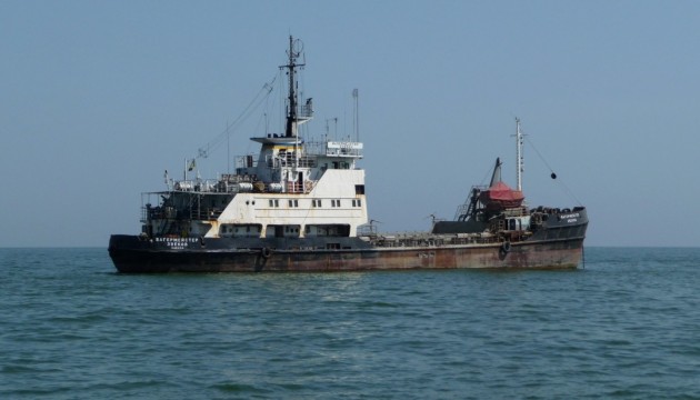 Smugglers ship goods to blockaded Crimea by sea