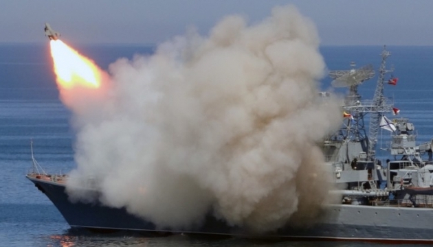 Росія з повітря і моря бомбить район падіння Су-24