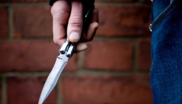 У Канаді чоловік напав з ножем на поліцейського та наїхав на перехожих