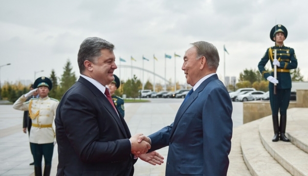 Порошенко і Назарбаєв домовилися про нафтогазову співпрацю – спільна заява