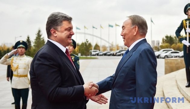 Poroschenko trifft sich mit Nasarbajew unter vier Augen