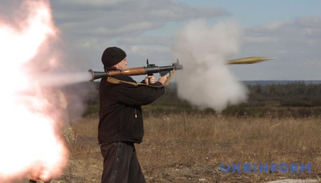 На Луганщині бойовики «полили» з гранатомету цивільне населення