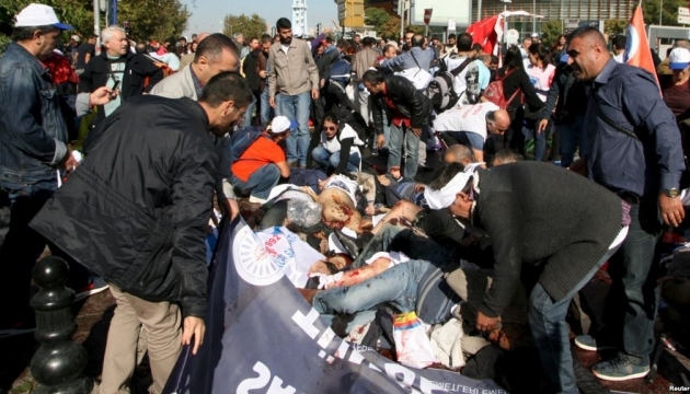 Вибухи в Анкарі: кількість загиблих уже сягнула 30
