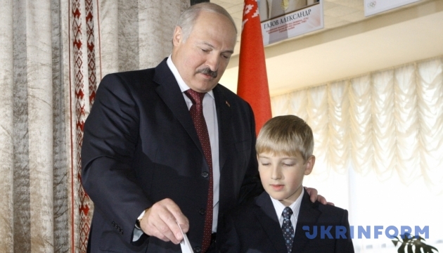 Спостерігачі в Білорусі кажуть, що дані голосування не збігаються