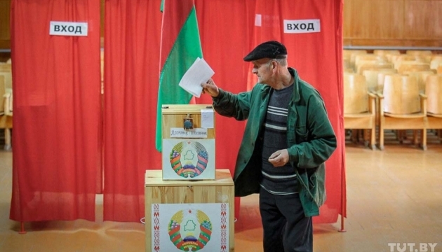 Вибори у Білорусі: проголосували понад половина 