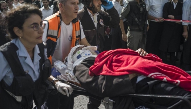 Збройний напад на автостанції в Ізраїлі: загинув солдат, 10 поранених