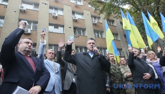 Тягнибок і гурт «Кому вниз» відкрили концерт під ізолятором