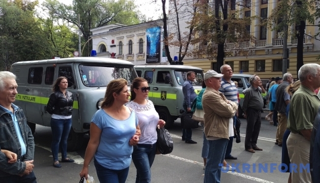 Головні держустанови Молдови взяли під посилену охорону