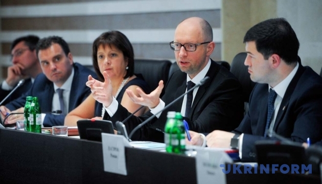 Судей, прокуроров и таможенников надо разогнать и набрать новых - министр