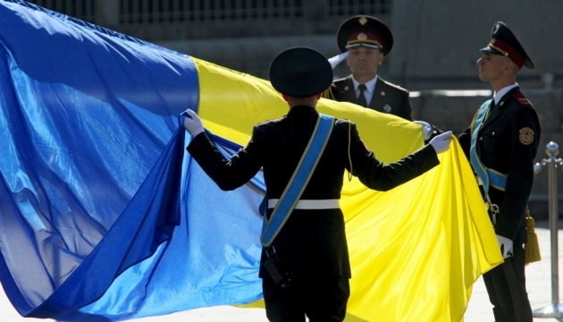 Законопроект Яценюка про Державний прапор зареєстрували у Раді