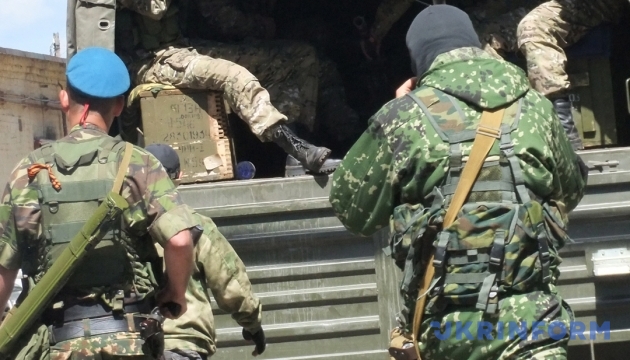Терористи під Донецьком «тасують» бронетехніку - ІС