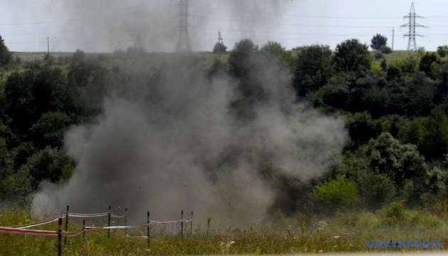 На лінії розмежування стався вибух, є поранений