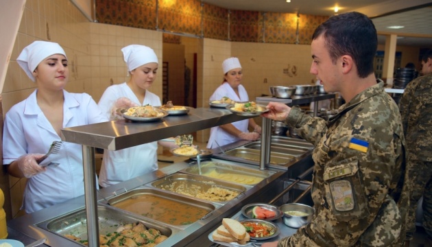 У Міноборони спростовують, що знизили норми для харчування військових