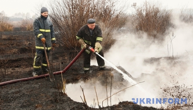 За вихідні вдалося загасити майже 30 га торфовищ