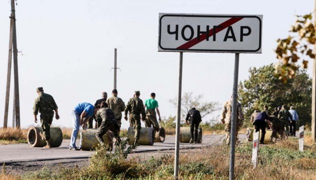 Border guards seize ancient books on border with Crimea