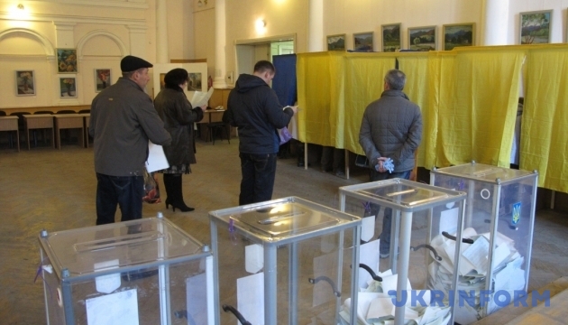 Голова виборчкому на Печерську каже, що сейф болгаркою не різали