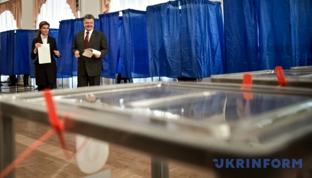 Wahllokale schließen. Erste Exit Poll vom „Block von Petro Poroschenko“ 