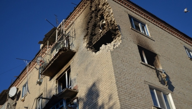 Сватове після вибухів: розбиті школи, вікна затягують плівкою