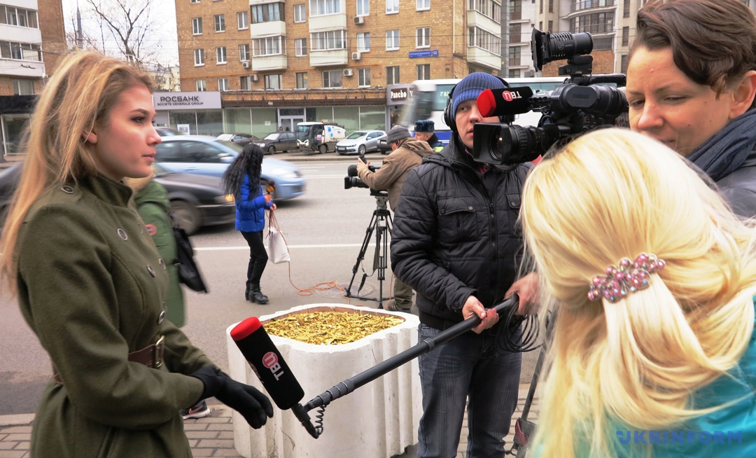 Активист Антимайдана, один из лидеров Национально-освободительного движения России Мария Катасонова дает интервью ТВ Центр (