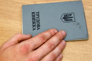 Пенсійний фонд і після 10 червня прийматиме сканкопії паперових трудових книжок